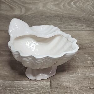 Vintage Ceramic Gloss White Seashell Bowl W/ Side small seashell on Pedestal